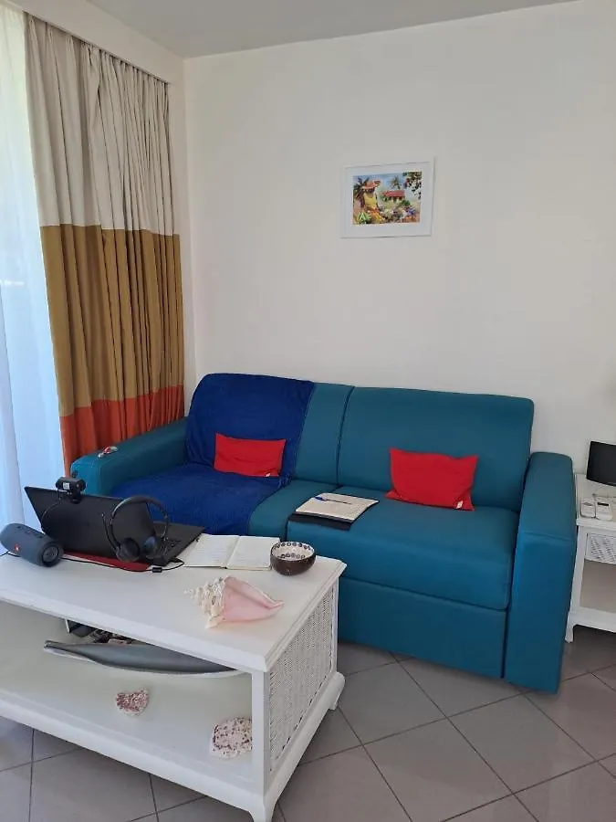 Apartment F1 Vue Mer, Acces Plage, En Centre-Ville Le Gosier