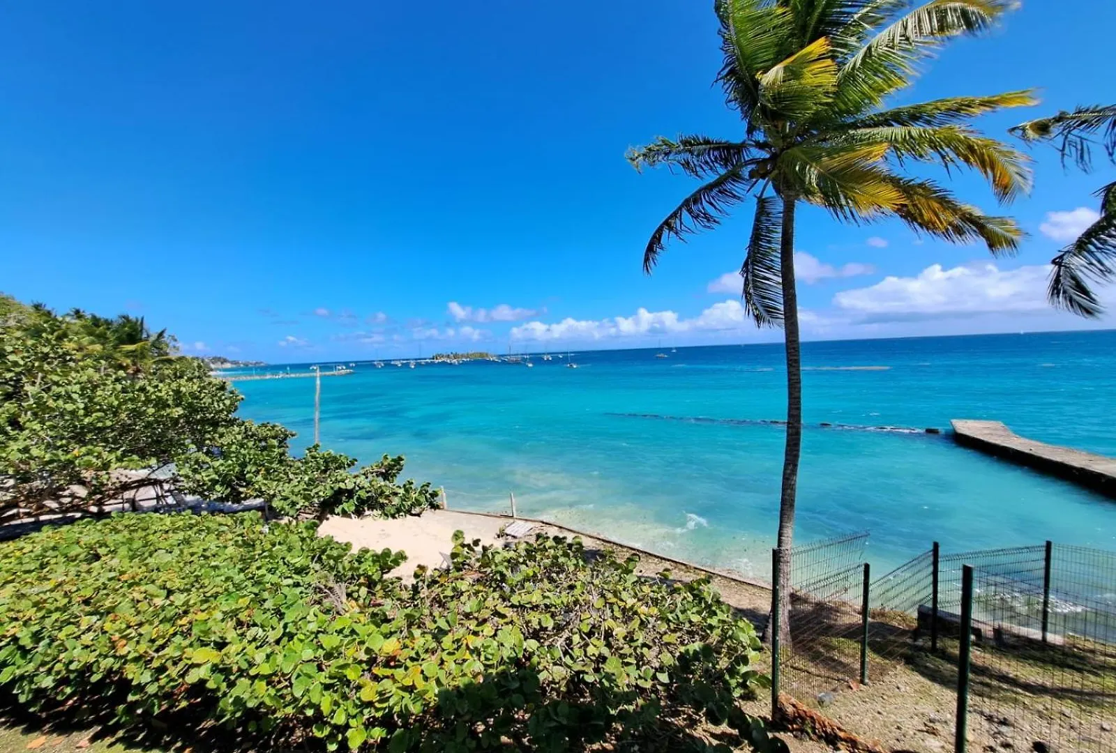 Apartment F1 Vue Mer, Acces Plage, En Centre-Ville Le Gosier