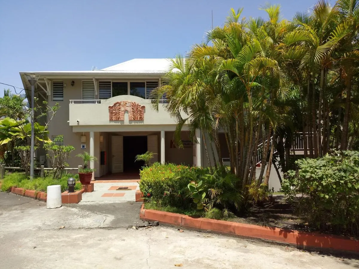 Apartment F1 Vue Mer, Acces Plage, En Centre-Ville Le Gosier